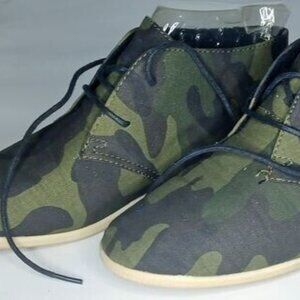 Rouge Camo Shoes size 7